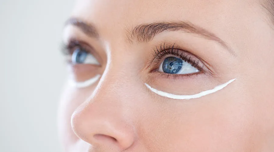 دوره مراقبت از پوست دور چشم با مدرک فنی حرفه ای