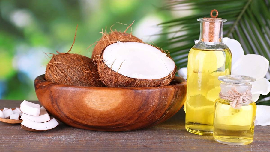 ماساژ صورت با روغن نارگیل