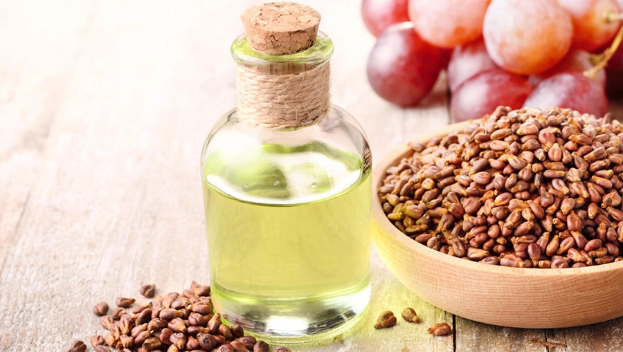 ماساژ صورت با روغن انگور