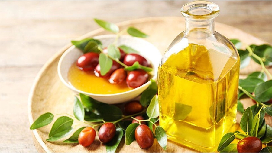 ماساژ صورت با روغن جوجوبا