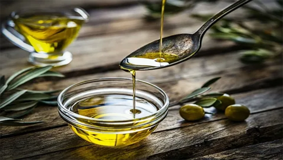 ماساژ صورت با روغن زیتون