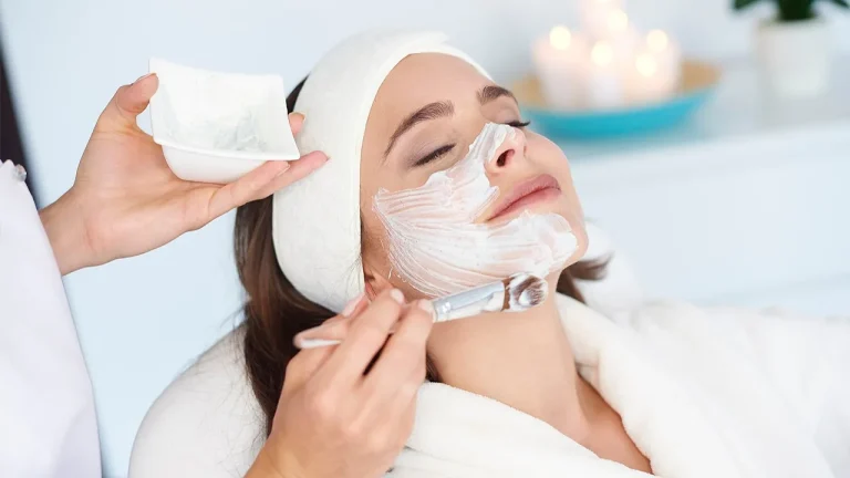 آموزش مقدماتی پاکسازی پوست در اصفهان