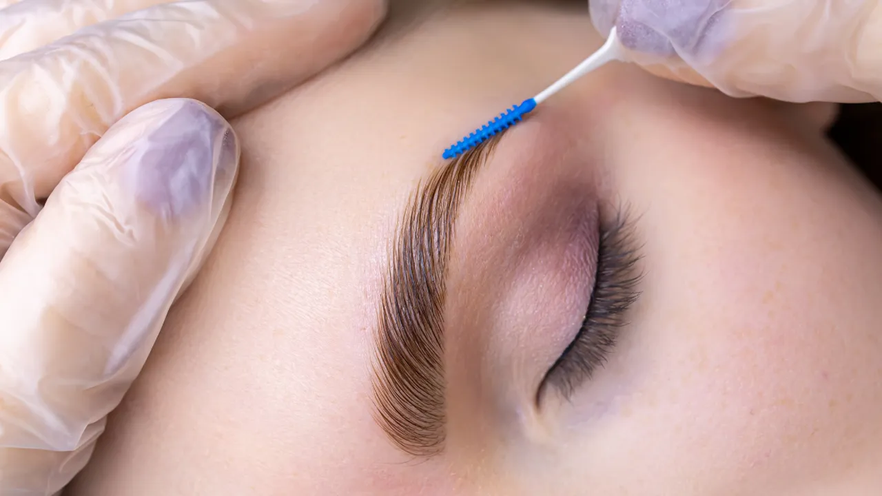 خدمات لیفت و لمینت مژه و ابرو در اصفهان